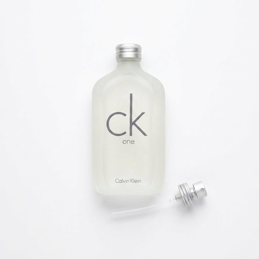 Fragrance bottle — Flat Lay - Front | Generated by Modelize