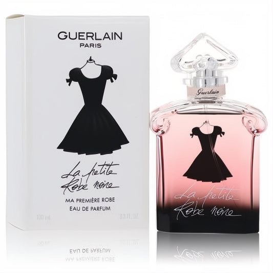 Guerlain La Petite Robe Noire Ma Premiere Robe 3.4 oz EDP. Elegant glass bottle with signature black dress design, pink liquid, and bow cap, beside its white box.