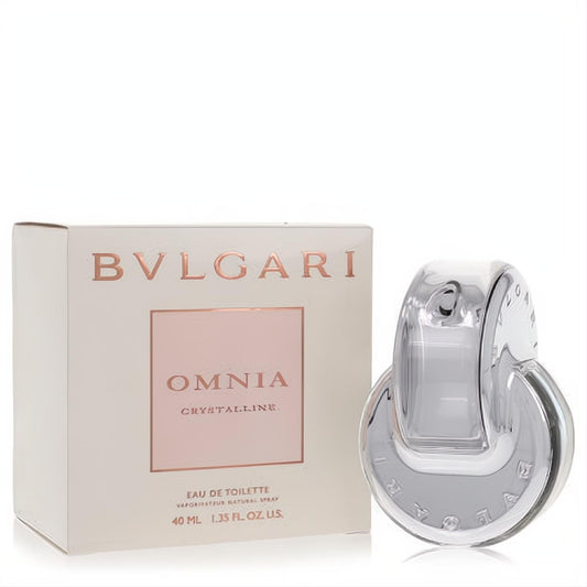 Elegant Bvlgari Omnia Crystalline 1.35 oz EDT spray. Clear glass bottle with silver accents, beside its chic beige and rose gold box.
