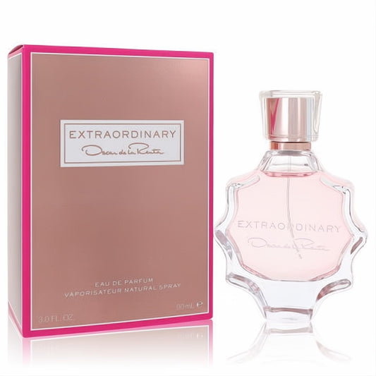 Captivating Oscar de la Renta Extraordinary 3 oz EDP. Features a unique clear glass bottle with light pink perfume and a chic rose gold box.