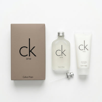 Fragrance and body care gift set — Flat Lay - Front | Generated by Modelize
