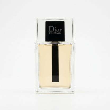 Eau De Toilette — Studio - Clean | Generated by Modelize