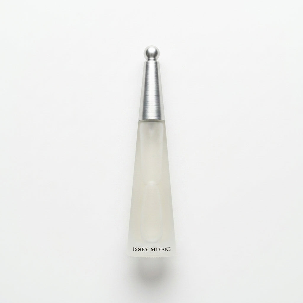 Perfume bottle — Flat Lay - Front | Generated by Modelize